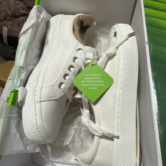 Cariuma OCA Low off-White Canvas Sneaker-8 - Picture 4 of 10